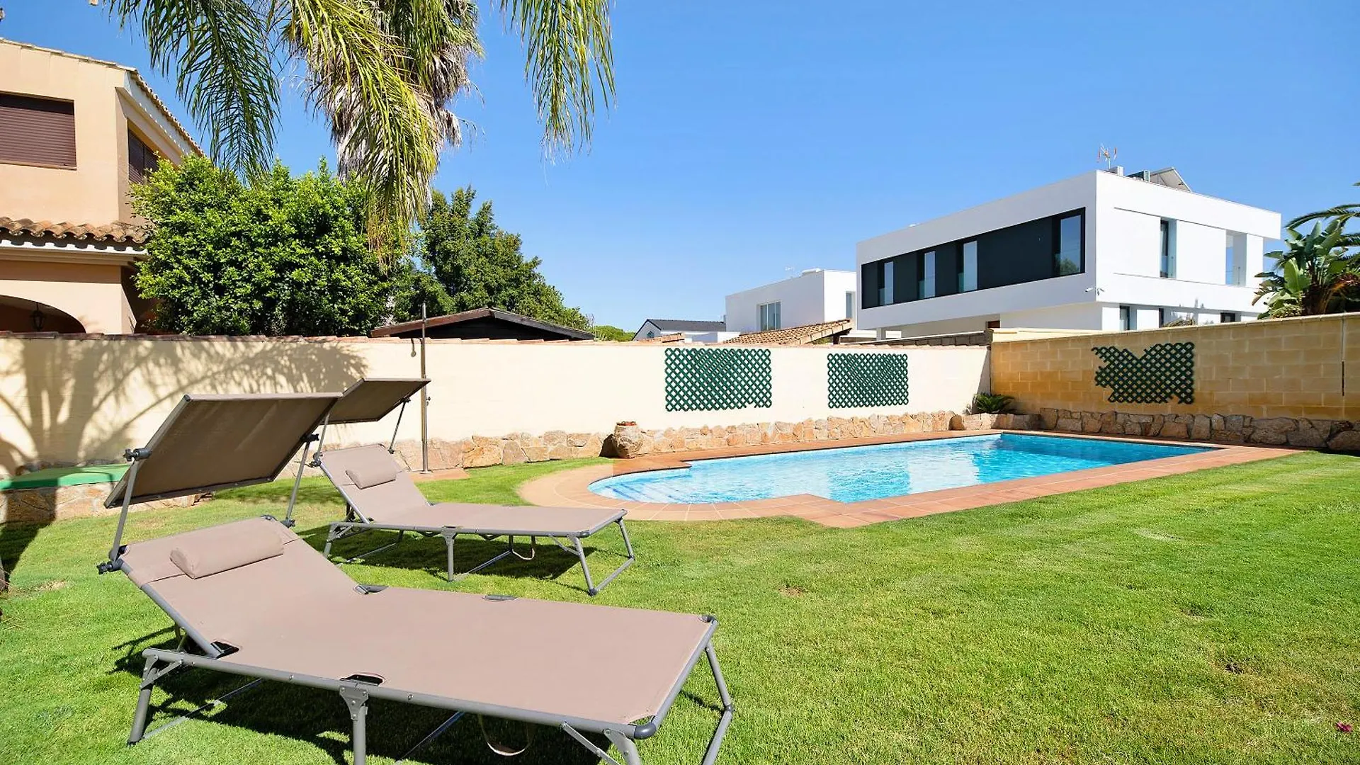 Chalet Con Piscina En La Barrosa Chiclana de la Frontera Holiday home