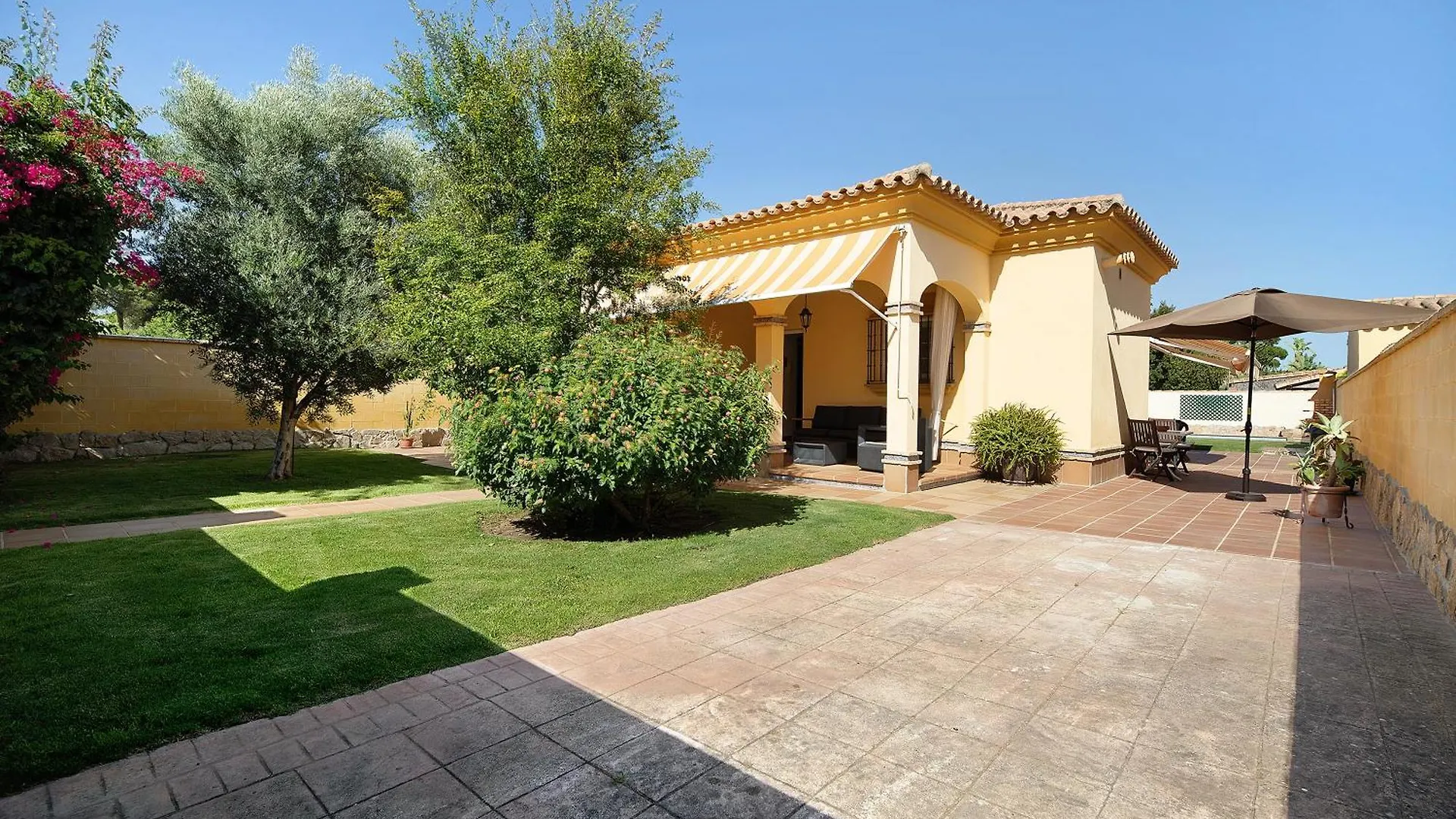 Chalet Con Piscina En La Barrosa Chiclana de la Frontera